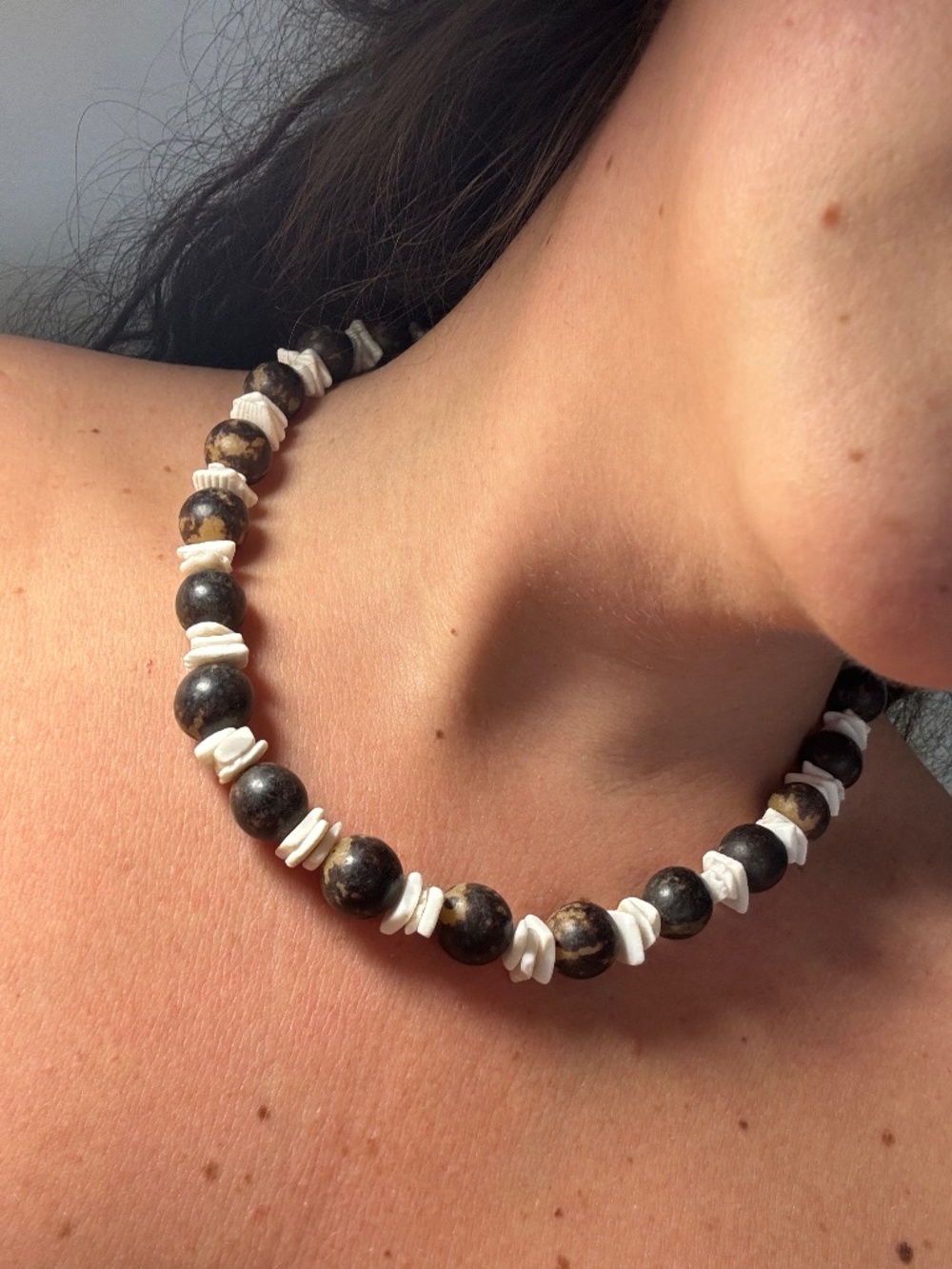 WHITE SHELL & WOOD BEAD NECKLACE